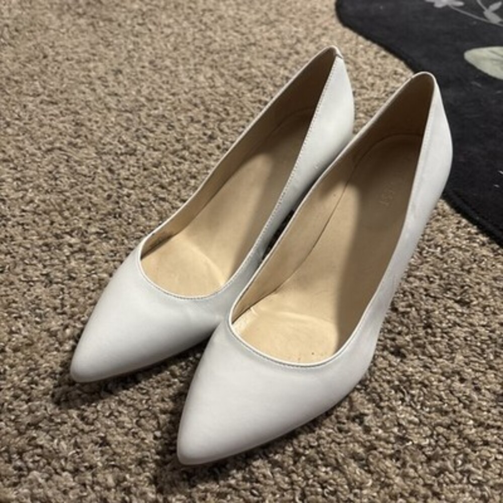 Nine West Women’s Size 8.5 White Leather Upper Pumps - Worn Once!
